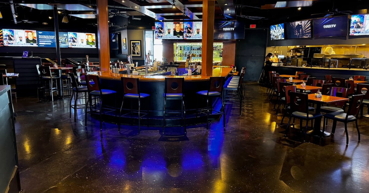 Half Moon Windy City Sports Grill
