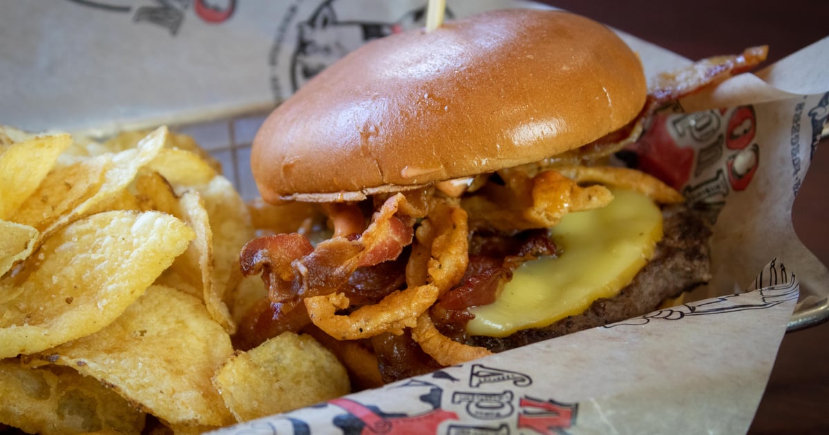 Muddy Cow - North Branch: Your Go-To For Burgers, Wings, And More!