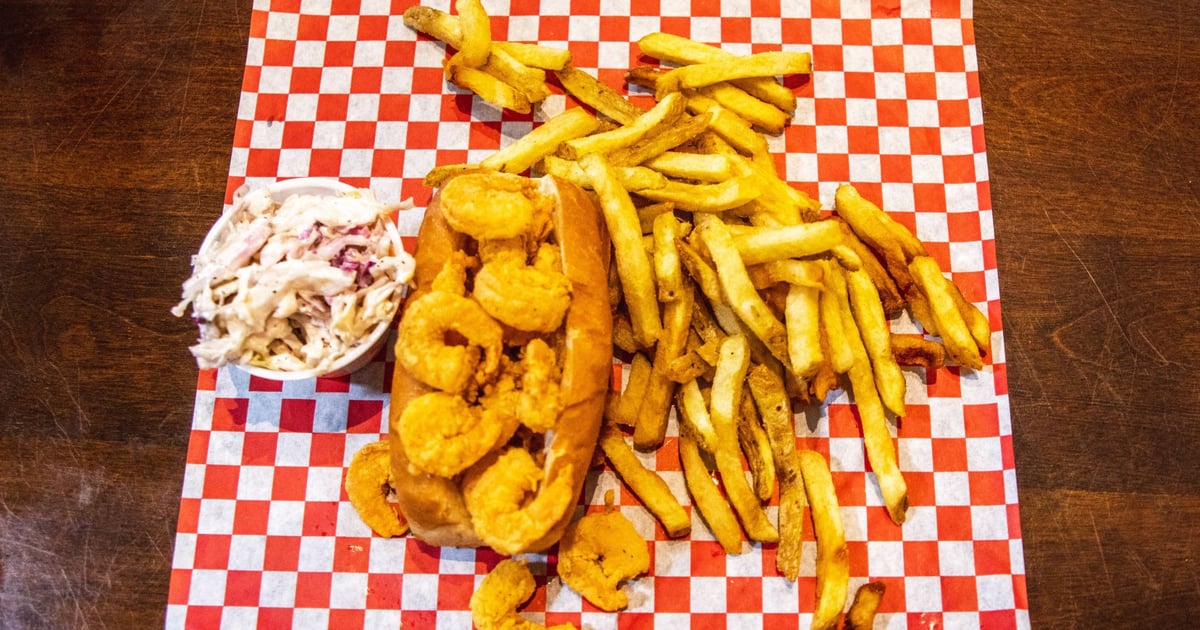 Shrimp Roll Menu Lobster Cooker and Pub Seafood Restaurant in Freeport, ME