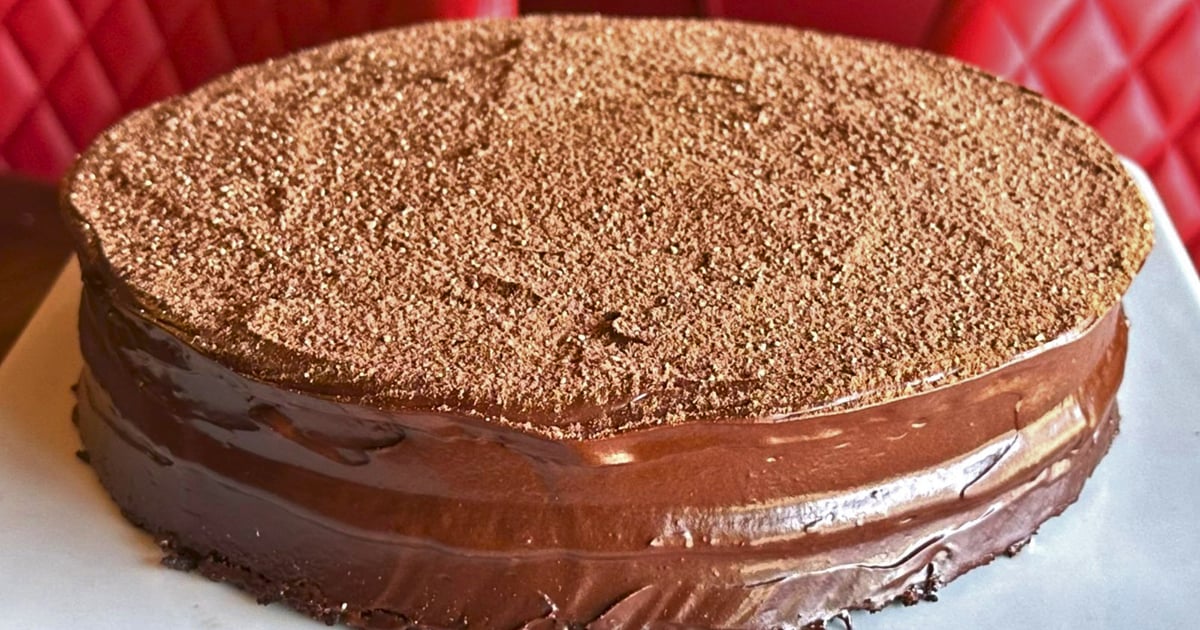 WHOLE CHOCOLATE CAKE - Hugo's Restaurant - Californian Restaurant in CA