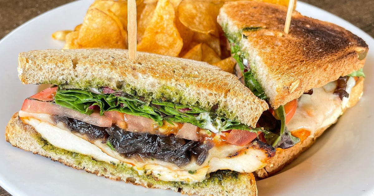 PESTO SANDWICH Lunch Hugo's Restaurant Californian Restaurant in CA