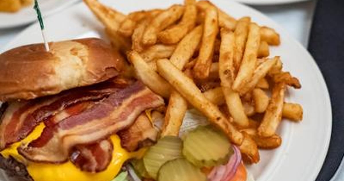 Chart House Burger Dinner Brianno's Chart House Lakeside Music and