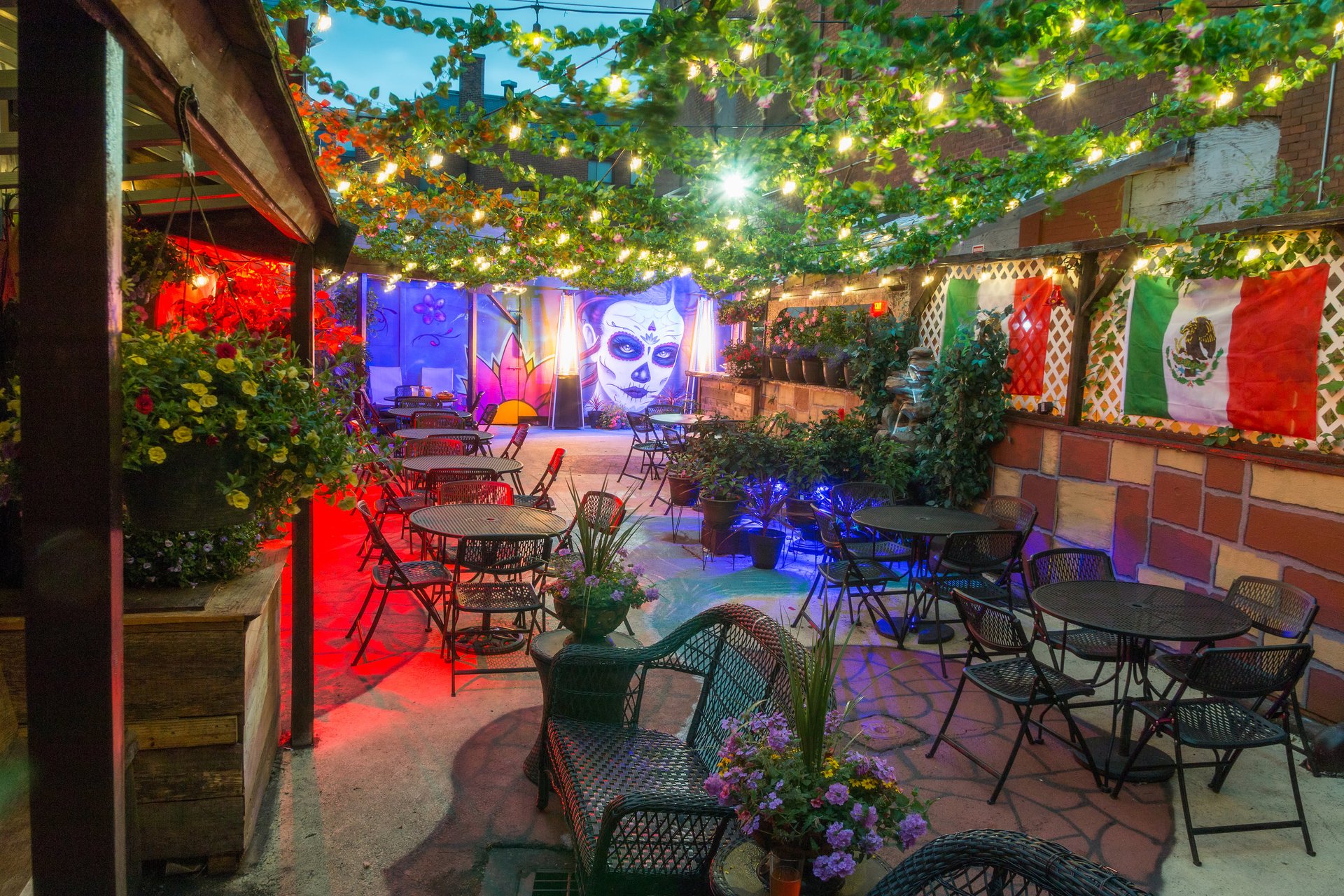 Mexican restaurants with deals patios