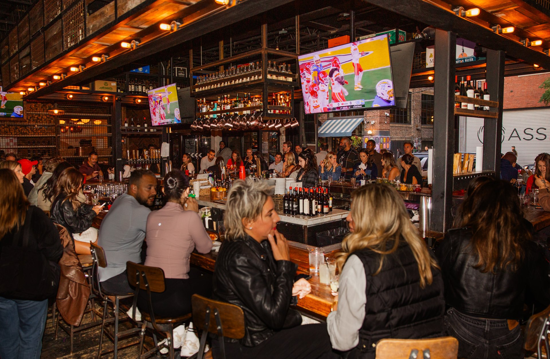 New Year's Eve Party at Parlor West Loop - Parlor Pizza Bar - Wood New Year's Eve Party at Parlor West Loop - Parlor Pizza Bar - Wood