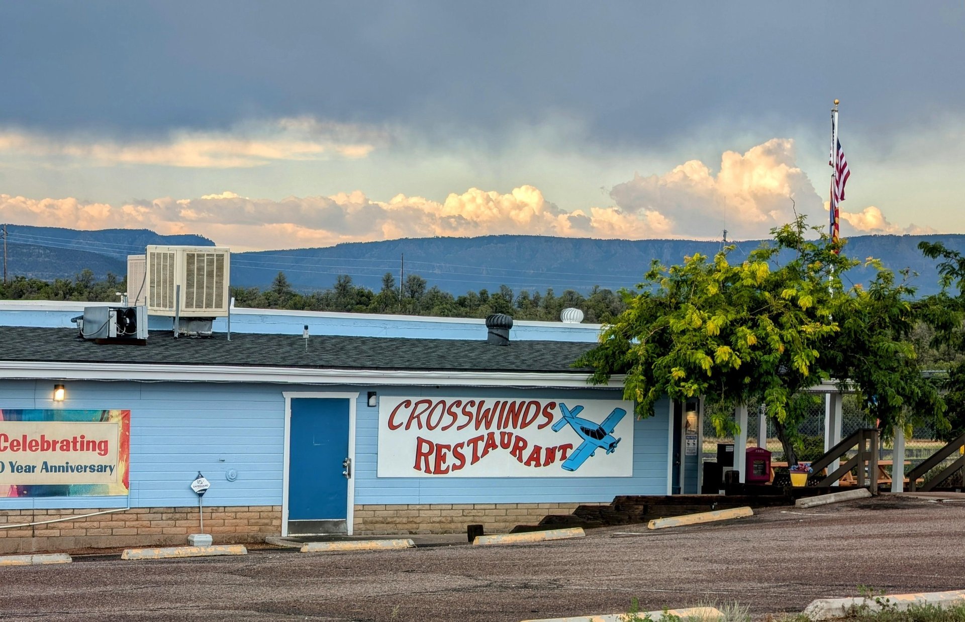 Home - Crosswinds Restaurant – American Comfort Food & Breakfast