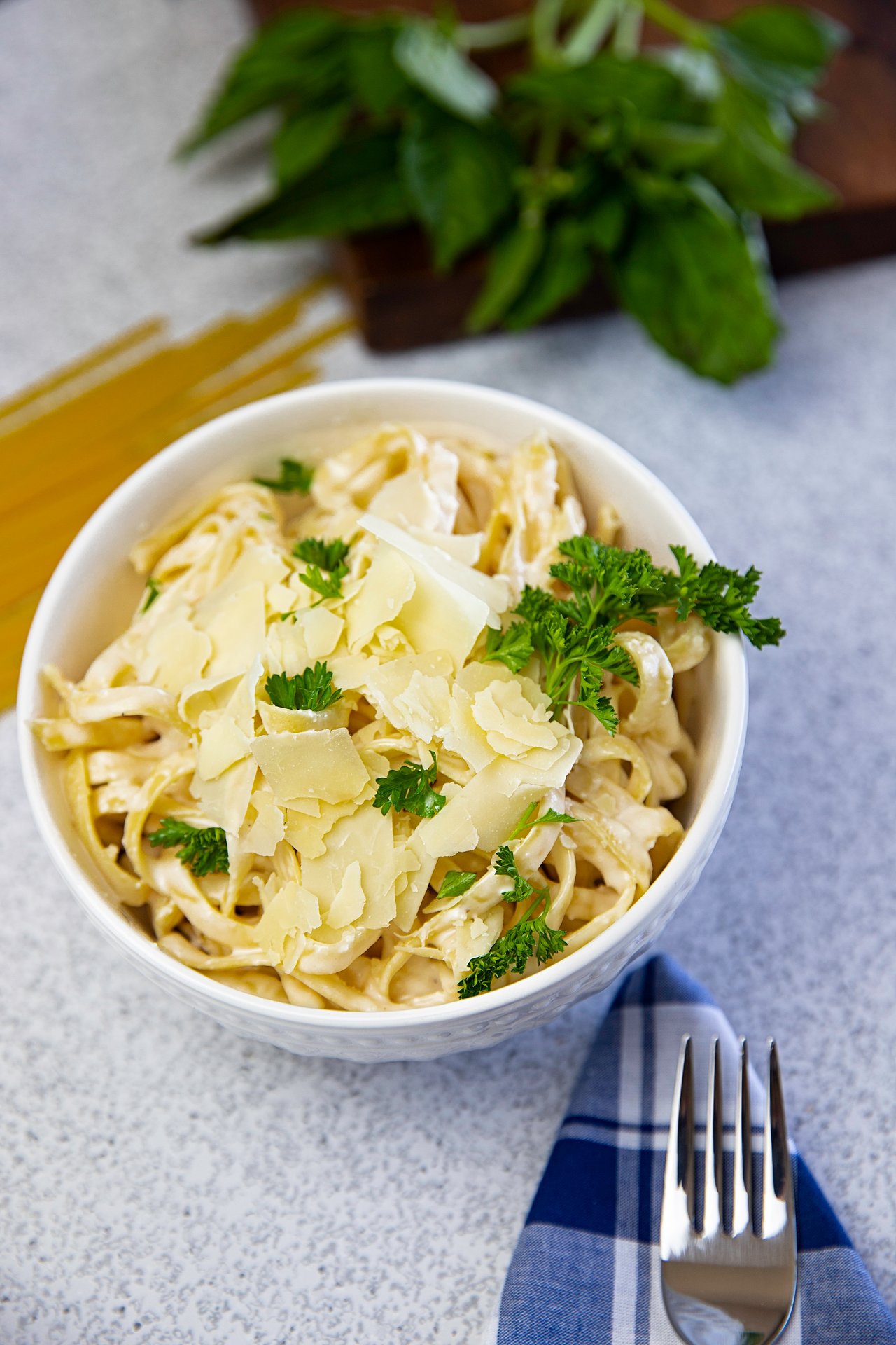 Fettuccine Alfredo (V), Lunch & Dinner Menu