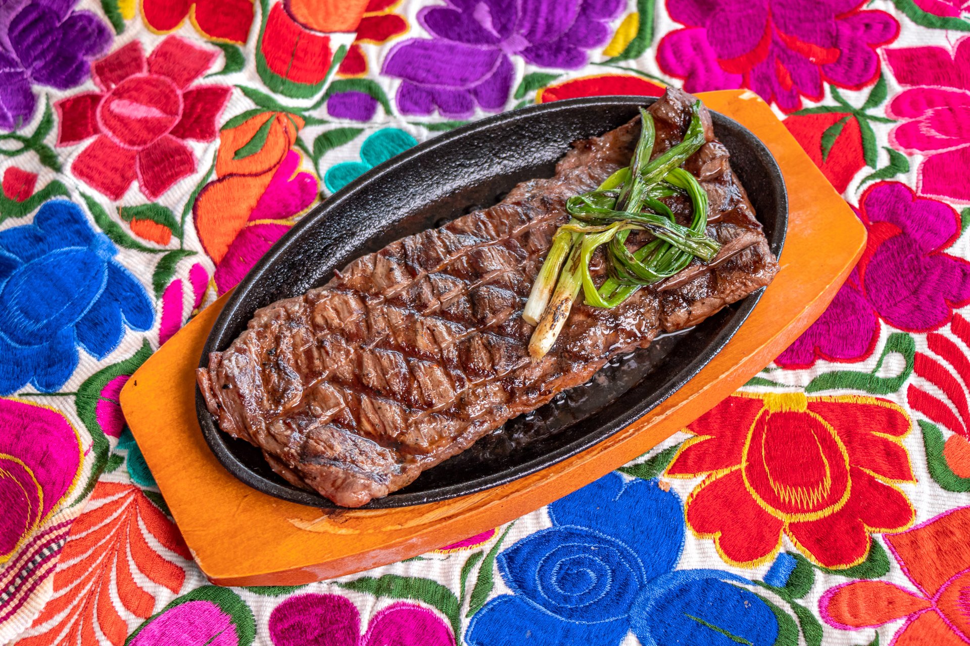 Medium Rare Churrasco Grill Temperature With Chimichurri Sauce Grilling Tri Tip Steak Temperature