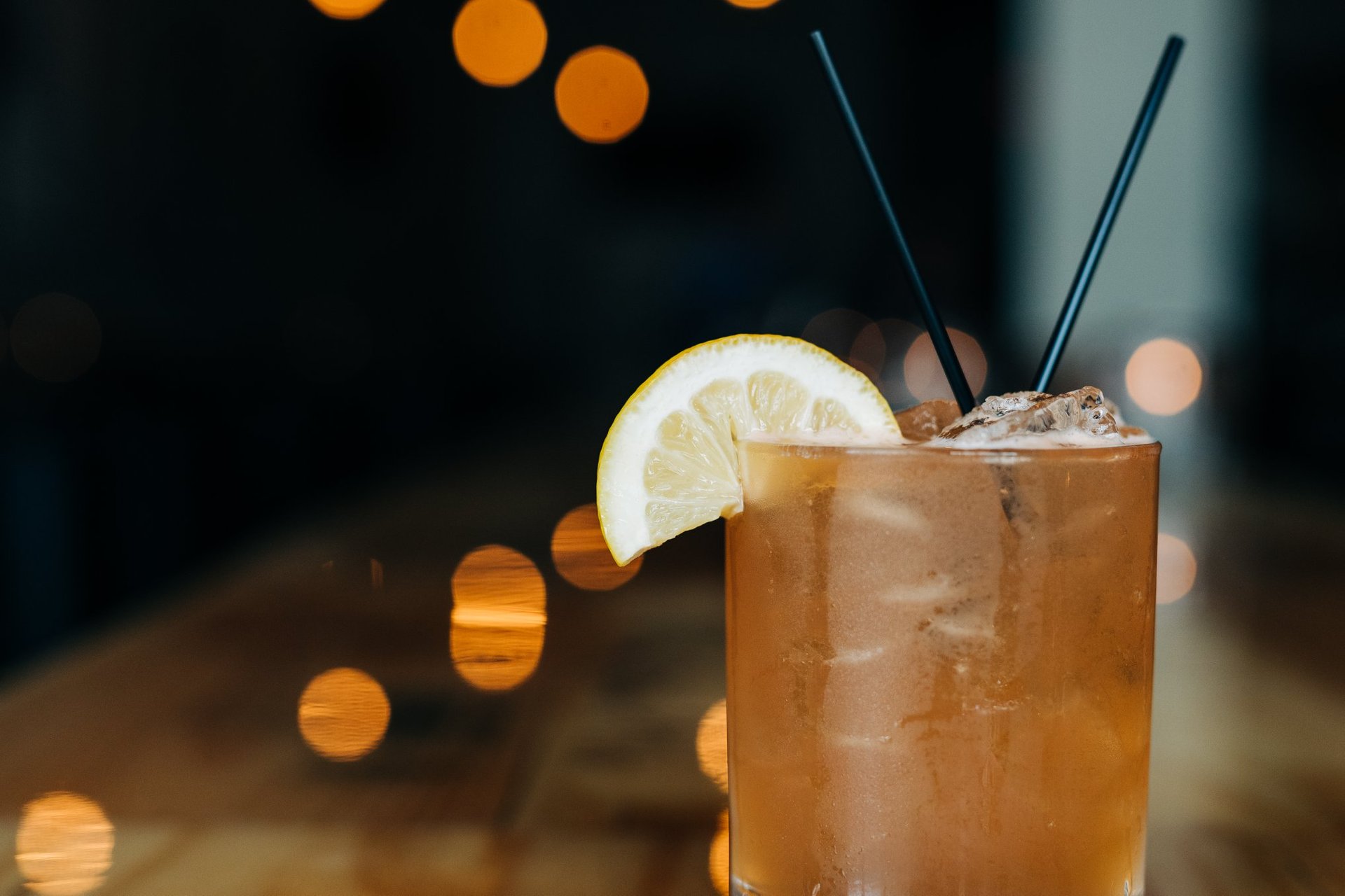 Cocktail recipe served on a plate, by Taste Cocktail recipe served on a plate, by Taste