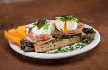 Poach Di Parma Breakfast Urth Caffe Coffee Shop