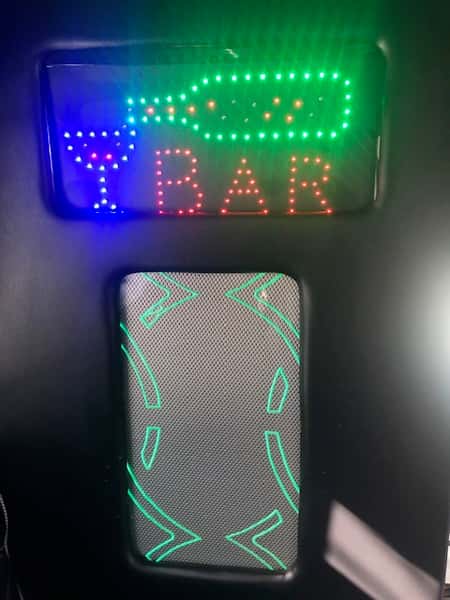 Black Buis bar i