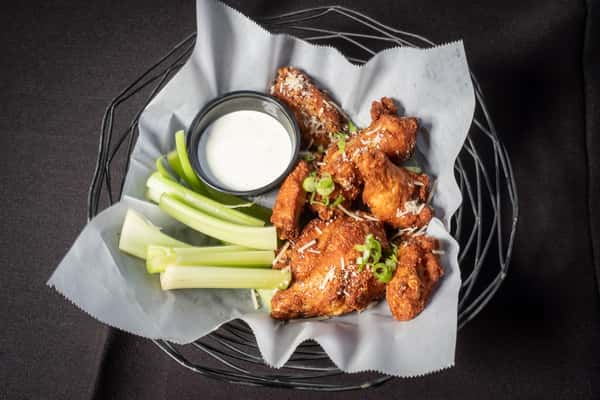 Chicken wings with celery and dip