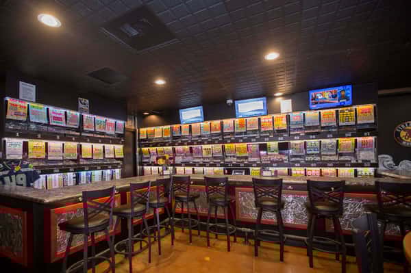 Top Gun Bar & Grill Restaurant in Puyallup, WA