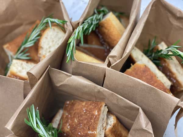 Pane Caldo e Accompagnamenti
