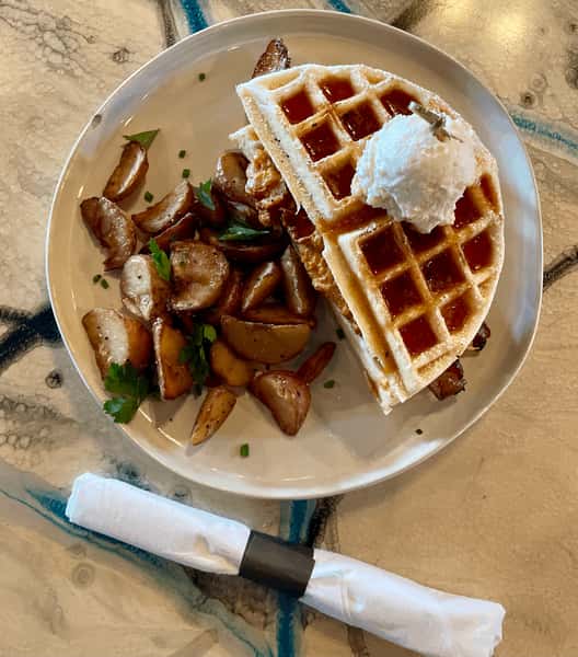 CHICKEN N' WAFFLES