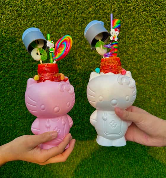 HELLO KITTY AGUACHELA WITH HELLO KITTY STRAW - Tacotlán - Mexican