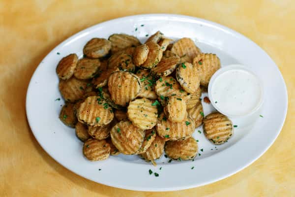 LUCKY'S FAMOUS FRIED PICKLES