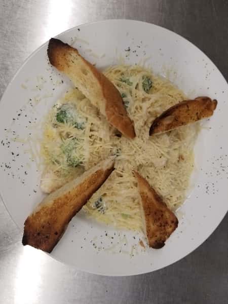 Chicken and Broccoli Alfredo**
