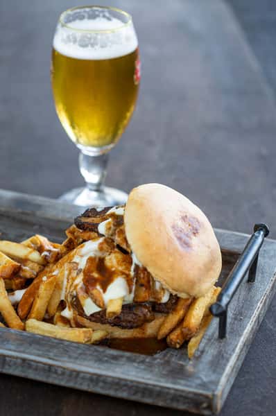 Poutine Burger*