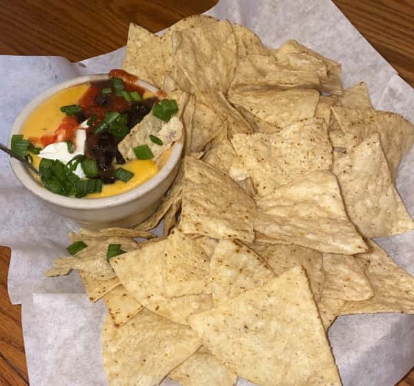 Queso & Chips