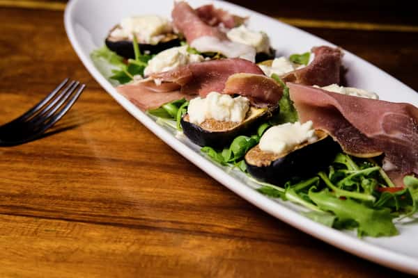 Roasted Figs with Goat Cheese and Prosciutto