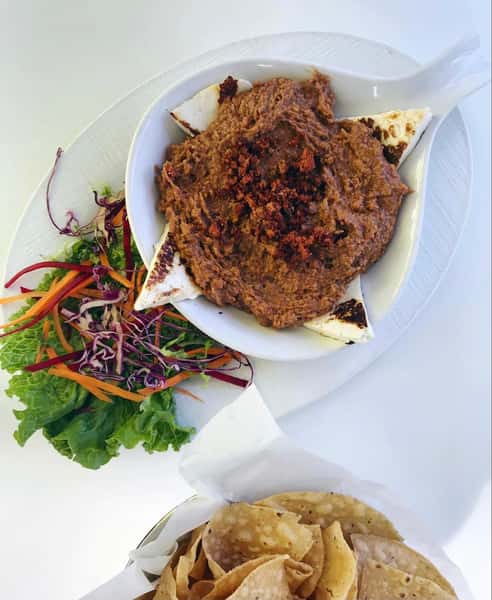 Frijoles Con Chorizo Y Queso Panela a La Plancha