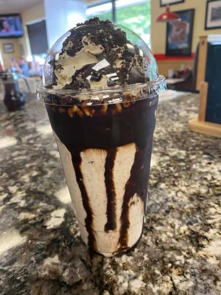 House made shakes to go!! #mmdbedford