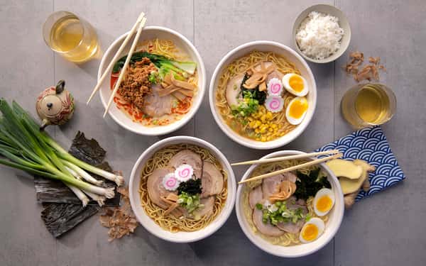 GROUP RAMEN SHOT