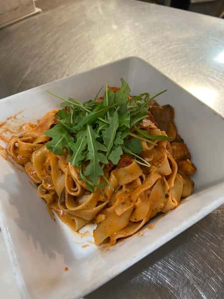 Fettuccini Pollo Ala Vodka