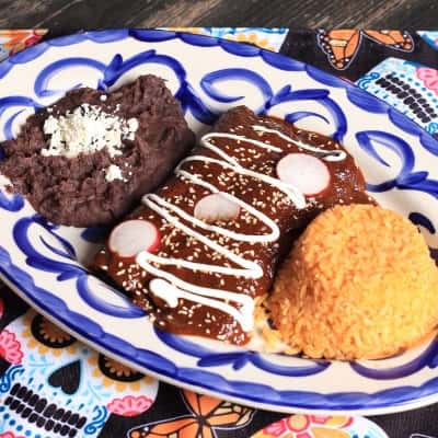 Enchiladas De Pato Con Mole
