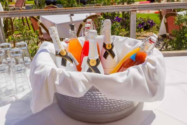 champagne station
