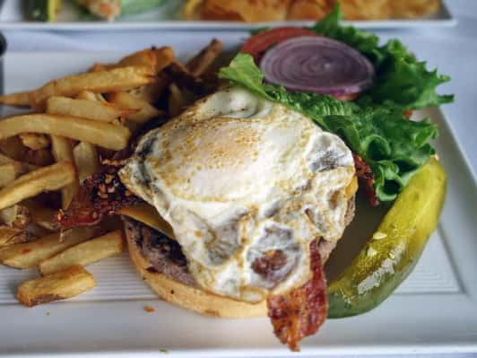 PIER 22 Burger