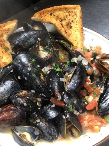Pomodoro Mussel Pot