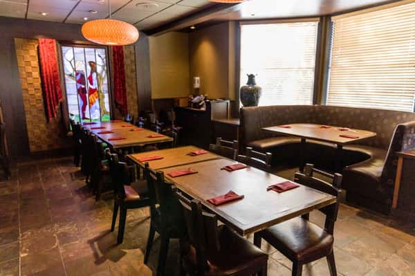 Tour of restaurant Brodard Chateau Vietnamese Restaurant in Garden