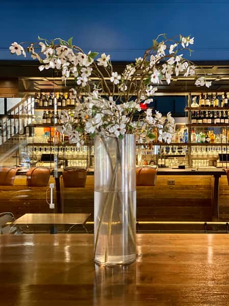 Bar w Flower