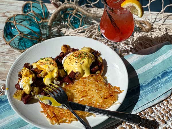 Corned Beef Hash Eggs Benedict with Cocktail