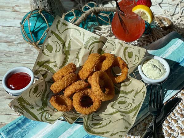 Onion Rings with Cocktail