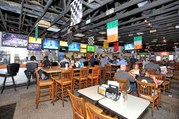 About Coach's Corner Restaurant in Thunderbolt, GA