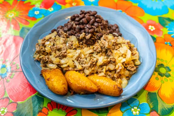 BISTEC ENCEBOLLADO