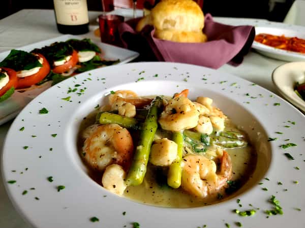 Shrimp and Scallops Scampi