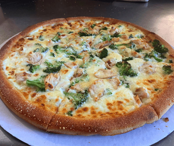 broccoli alfredo pizza
