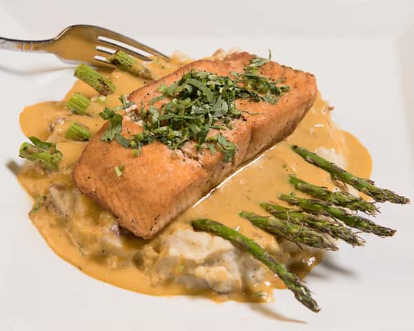 Salmon 6 Chiles (6 Pepper Salmon)