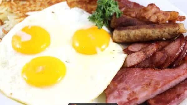DELUXE BREAKFAST