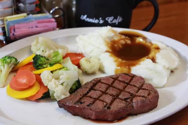 steak, veggies, mashed potatoes