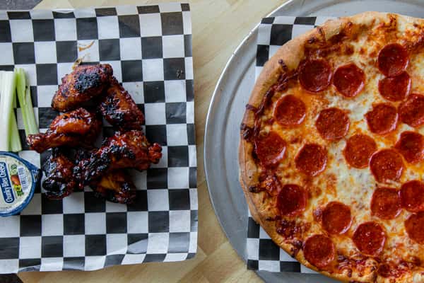 Stevie V's Pizzeria Pizza Restaurant in Lockport, NY