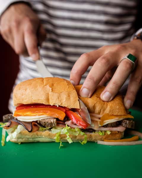 slicing sandwich