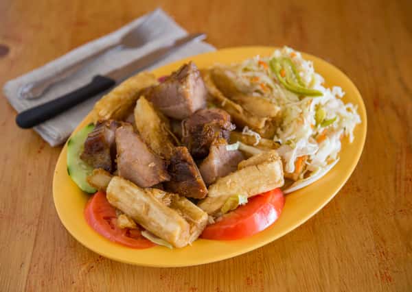 Yuca Frita con Chicharrón