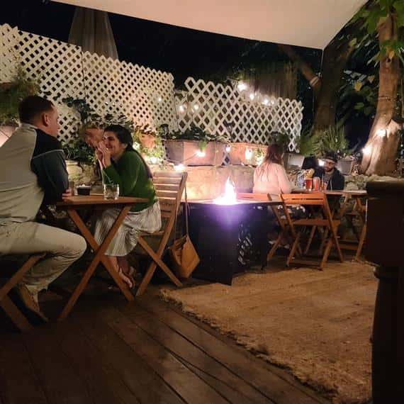 customers dining
