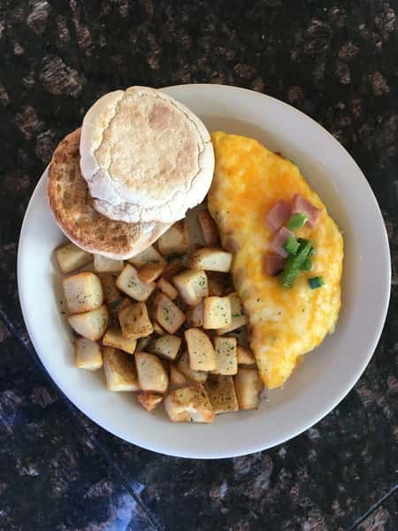 omelet and hashbrowns