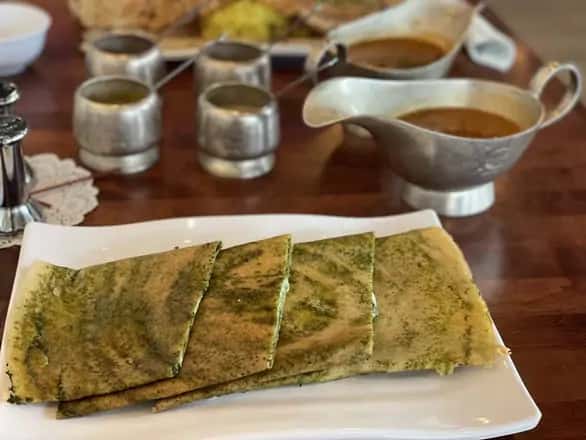 Keerai Cheese Garlic Dosa