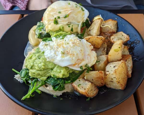 EGGS BENEDICT - Meat Free